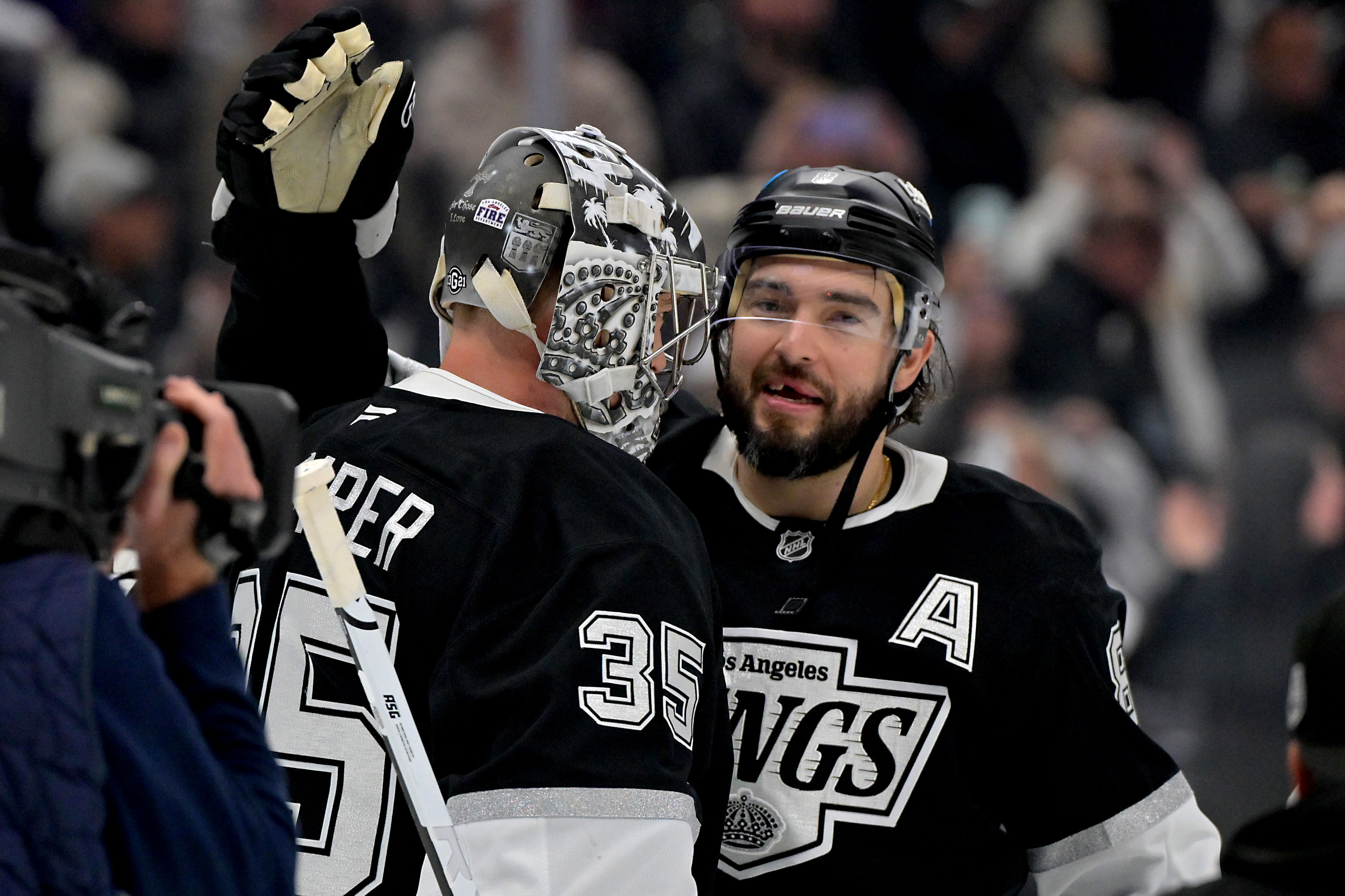 Doughty's cap hit could become a burden for the Kings this season - Source: Imagn